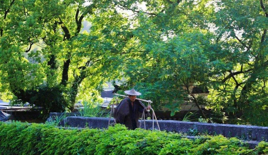 俄称控制一居民点 乌称打击俄炮兵部队